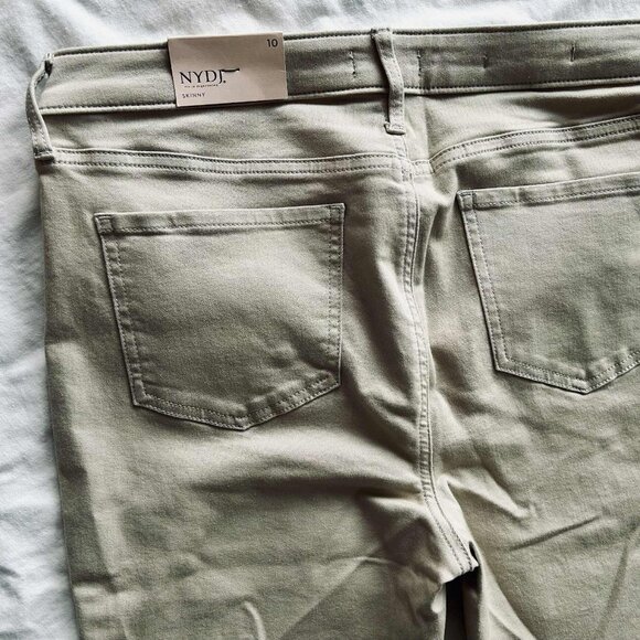 NWT NYDJ Chino Stone Lift Tuck® Ami Slim-Straight Jeans in Stretch Twill – US 10 - Picture 3 of 7